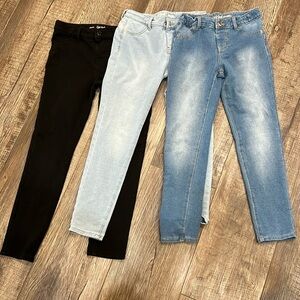 3 pair of Cat &Jack super stretch soft knit jeggings. Adjustable waist. Like new